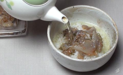 お茶をかける