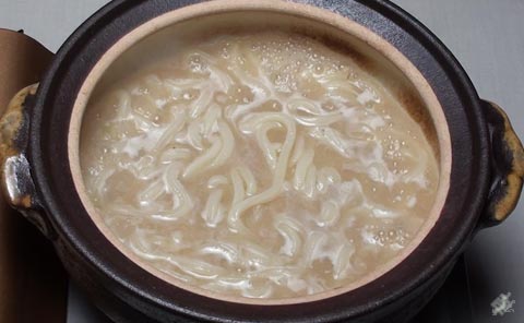 うどん玉を入れる