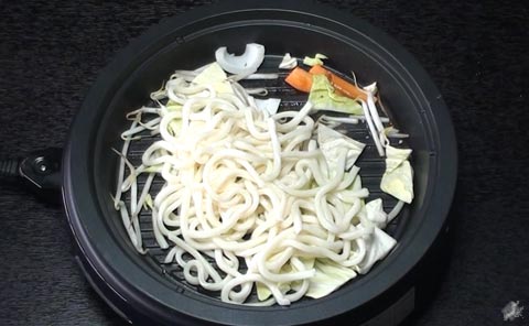 うどんを入れる