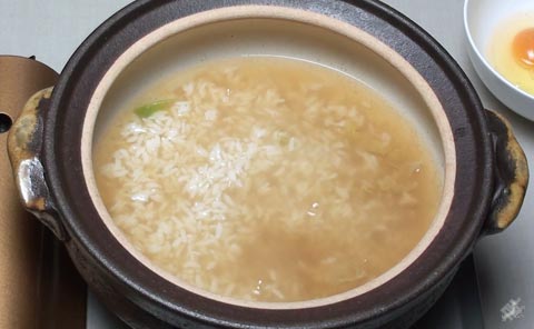 ご飯を水洗いする