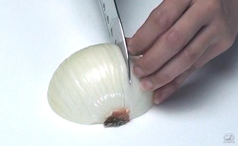 縦に切り込みを入れる