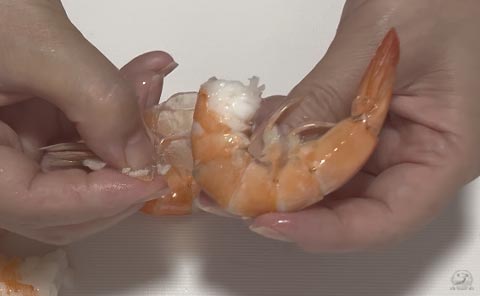 殻を剥く