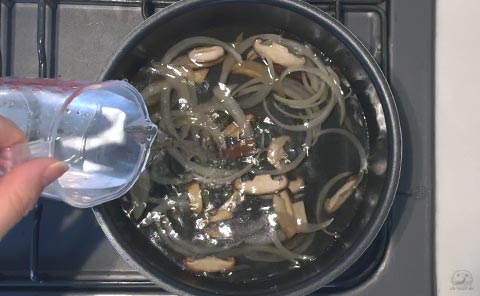 水を加える