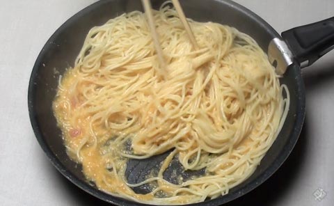 パスタと絡める