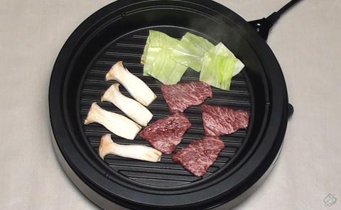 野菜と肉を焼く