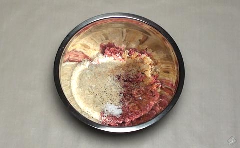 ハンバーグ具材を合わせる