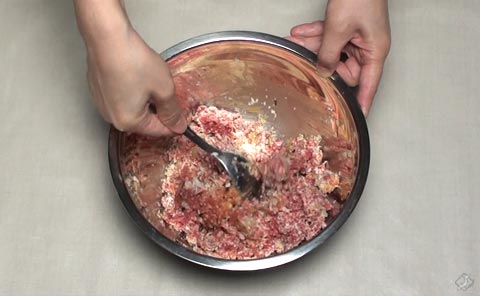 スプーンで混ぜる