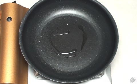 フライパンを温める